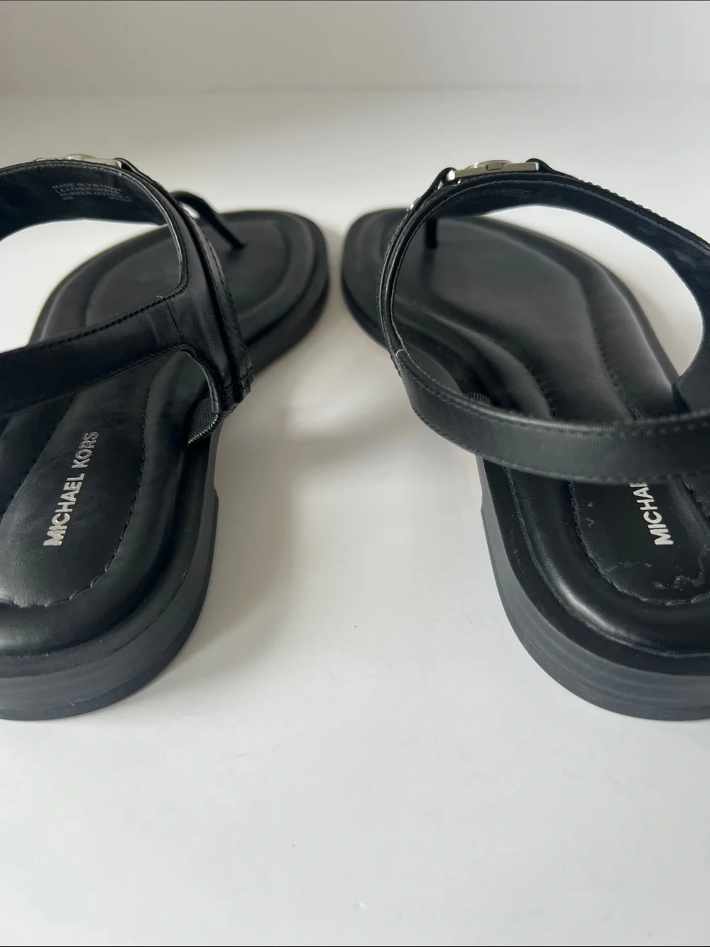 NWOT Michael Kors Black Leather T-Strap Thong Sandals MK Logo Ankle Strap Size 8